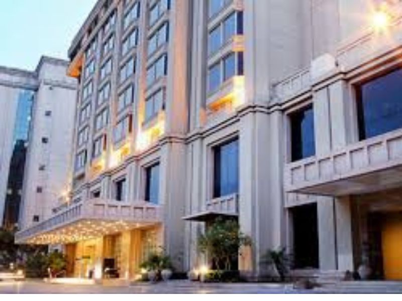 Kirti Verma Ahmedabad escorts hotel partner � Hotel The Metropolitan